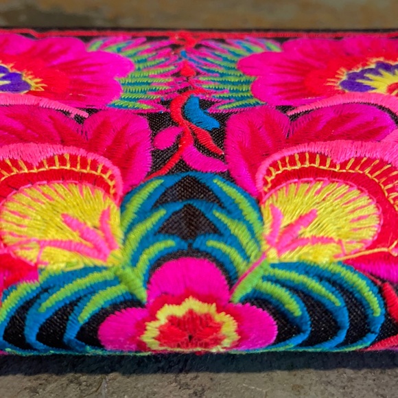 NWOT Thailand Matching Crossbody & Wallet Set - Picture 16 of 16